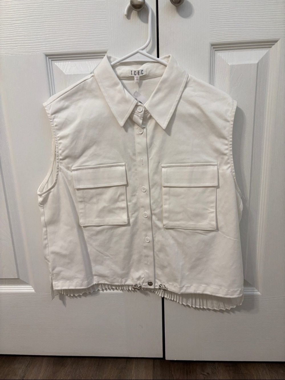 TCEC White Sleeveless Utility Shirt with Patch Pockets